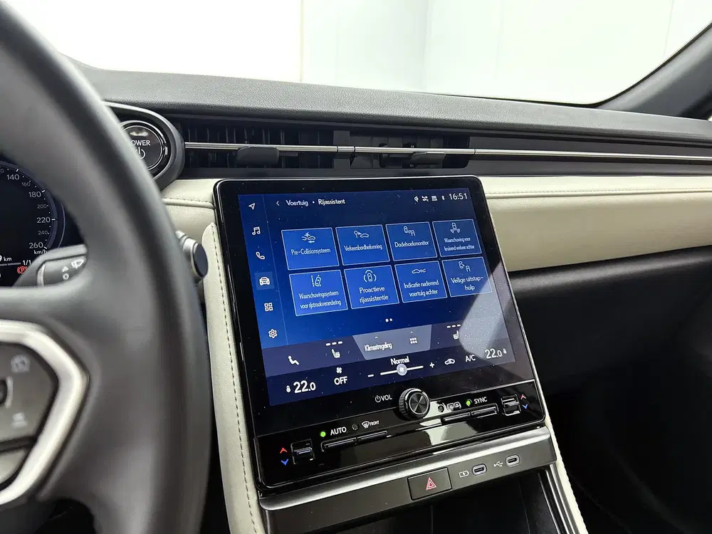 Lexus LBX Elegant 2WD uit 2024, foto 9