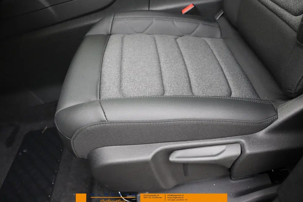Citroën C5 Aircross Citroen C5 Aircross 1.6 Plug-in Hybrid 225 uit 2025, foto 14