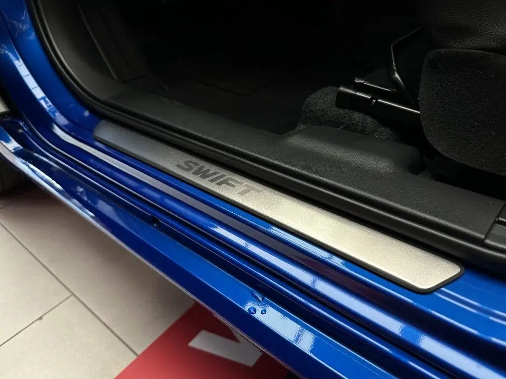 Suzuki Swift 1.2 60 JAAR EDITIE [ SPECIALE BEKLEDING uit 2026, foto 11
