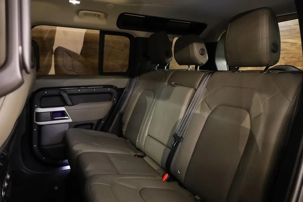 Land Rover Defender Defender P400e 110 XS uit 2023, foto 11