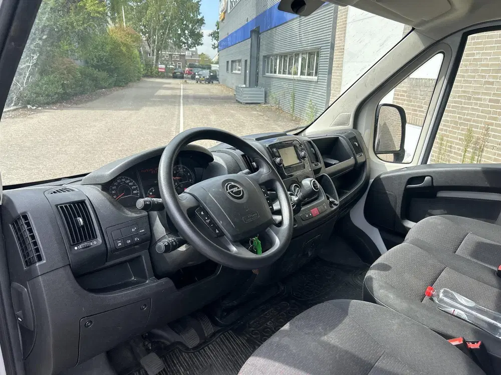 Opel Movano 2.2D 120 L3H2 Edition uit 2022, foto 2