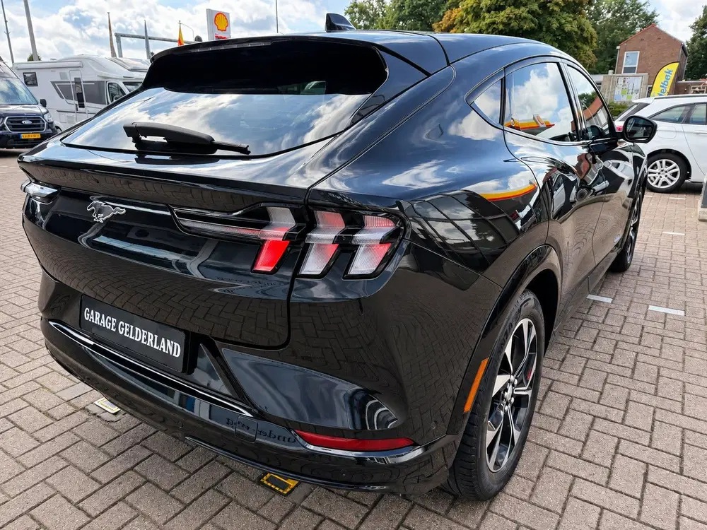 Ford Mustang Mach-E E4X AWD 98 kWh uit 2022, foto 7