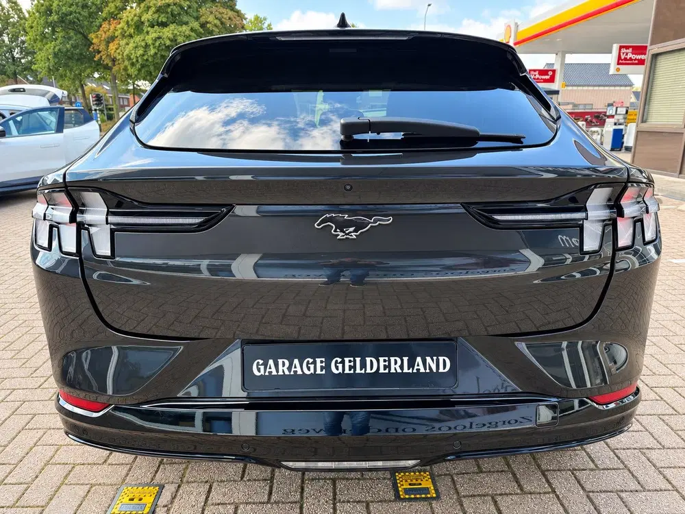 Ford Mustang Mach-E E4X AWD 98 kWh uit 2022, foto 8