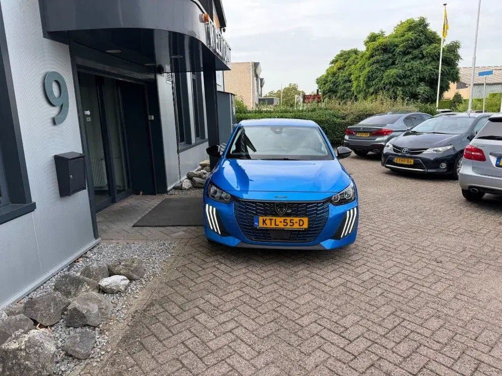 Peugeot 208 1.2 PureTech Allure 100PK Leder uit 2025, foto 3