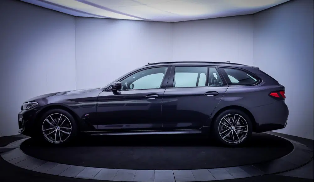 BMW 5-serie 5 Serie Touring 520iA M-SPORT High Executi uit 2022, foto 12