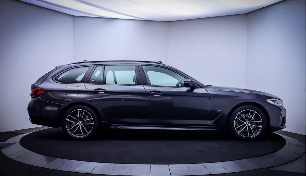 BMW 5-serie 5 Serie Touring 520iA M-SPORT High Executi uit 2022, foto 4