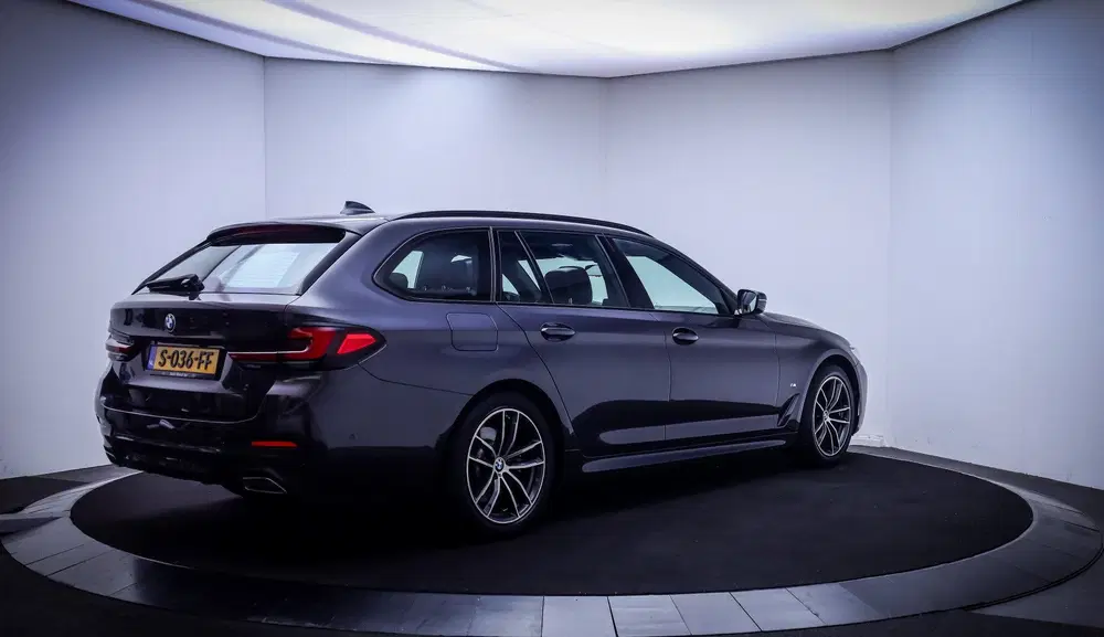 BMW 5-serie 5 Serie Touring 520iA M-SPORT High Executi uit 2022, foto 5