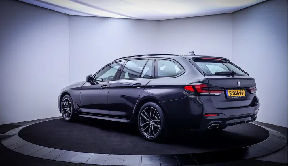 BMW 5-serie 5 Serie Touring 520iA M-SPORT High Executi uit 2022, foto 8