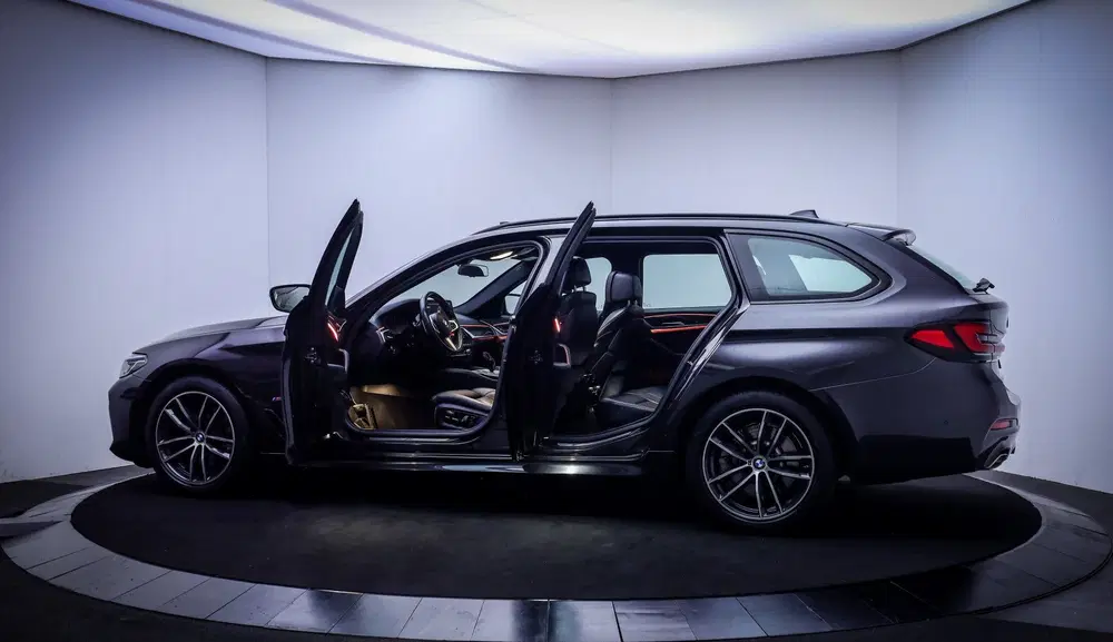 BMW 5-serie 5 Serie Touring 520iA M-SPORT High Executi uit 2022, foto 9