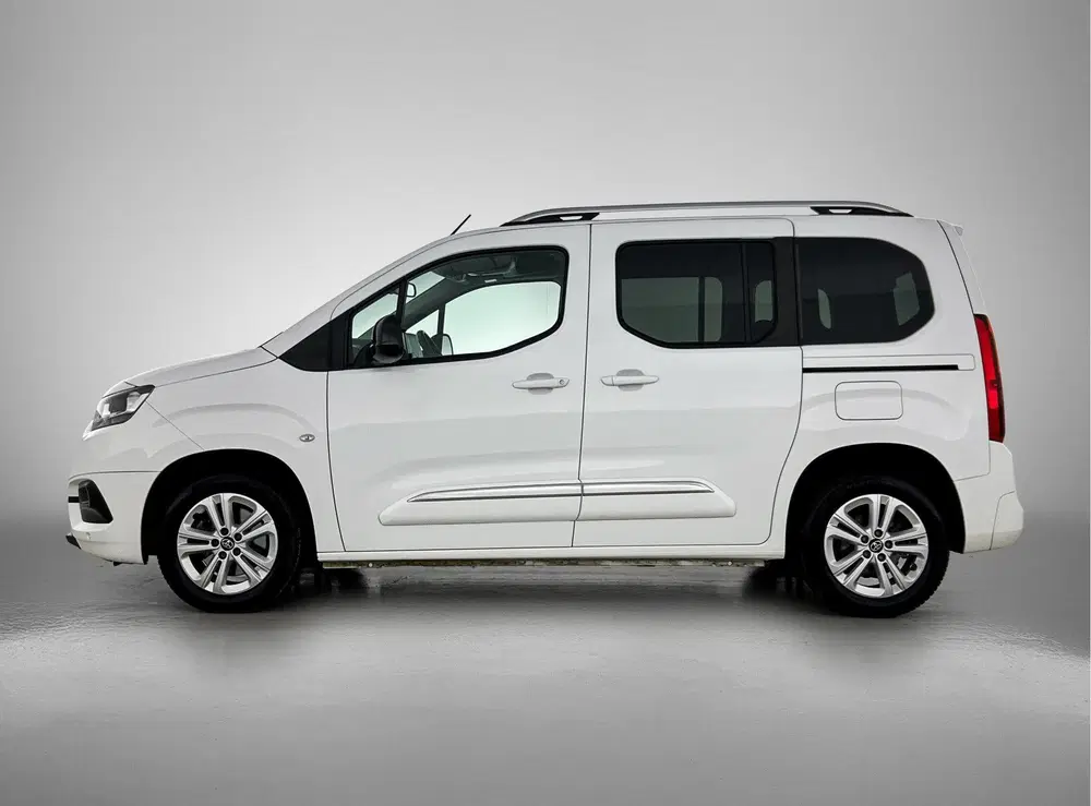 Toyota Proace City 1.2 Dynamic Automaat uit 2022, foto 2