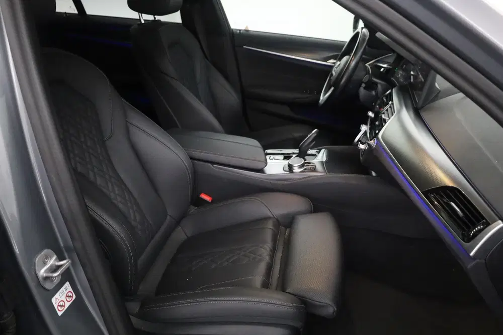 BMW 5-serie 520d 190pk -M Sport uit 2023, foto 14