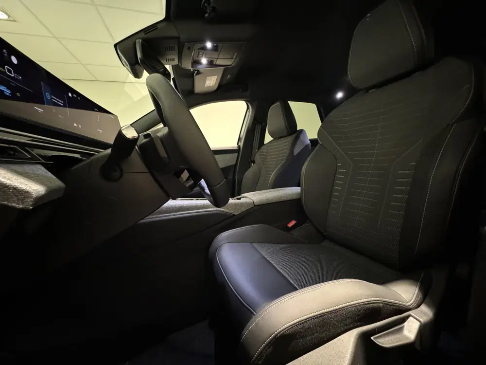 Peugeot 3008 Allure EV 73 kWh 210 uit 2024, foto 6