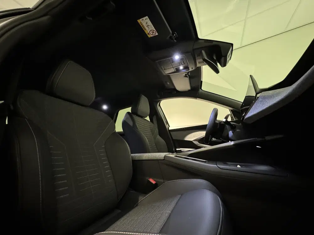 Peugeot 3008 Allure EV 73 kWh 210 uit 2024, foto 7