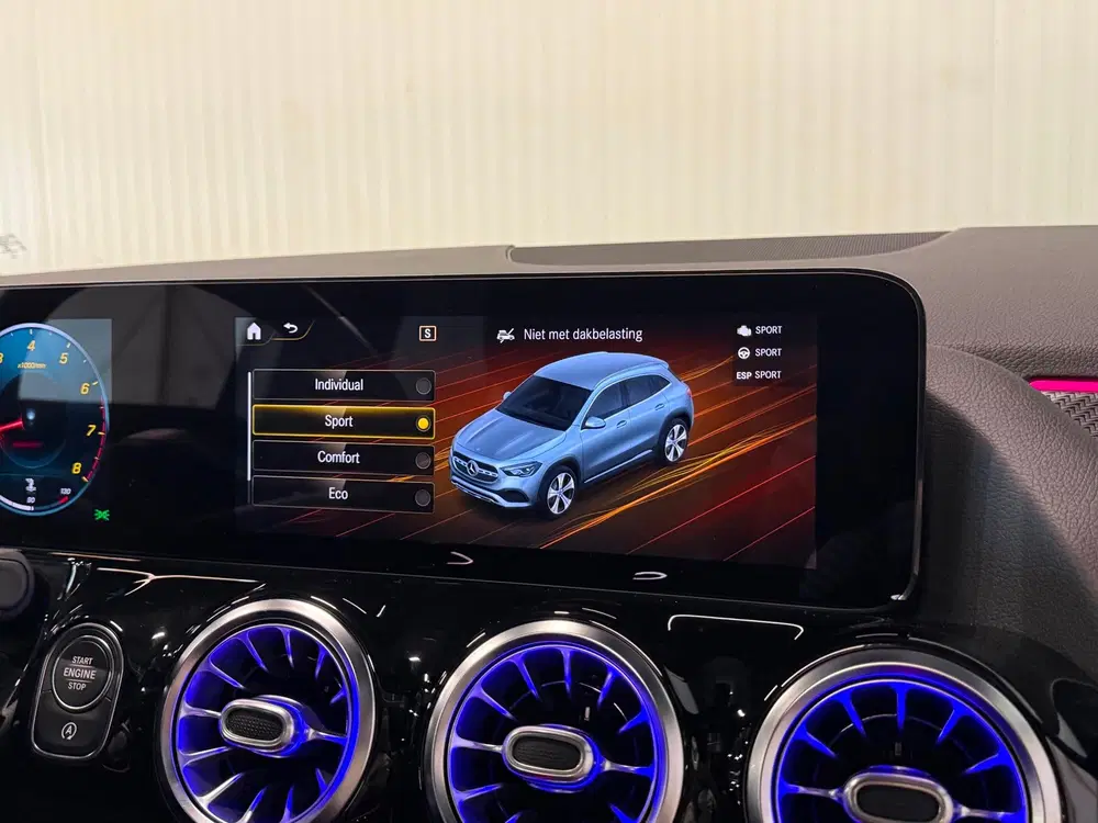 Mercedes-Benz GLA 250 4MATIC AMG Line uit 2020, foto 10