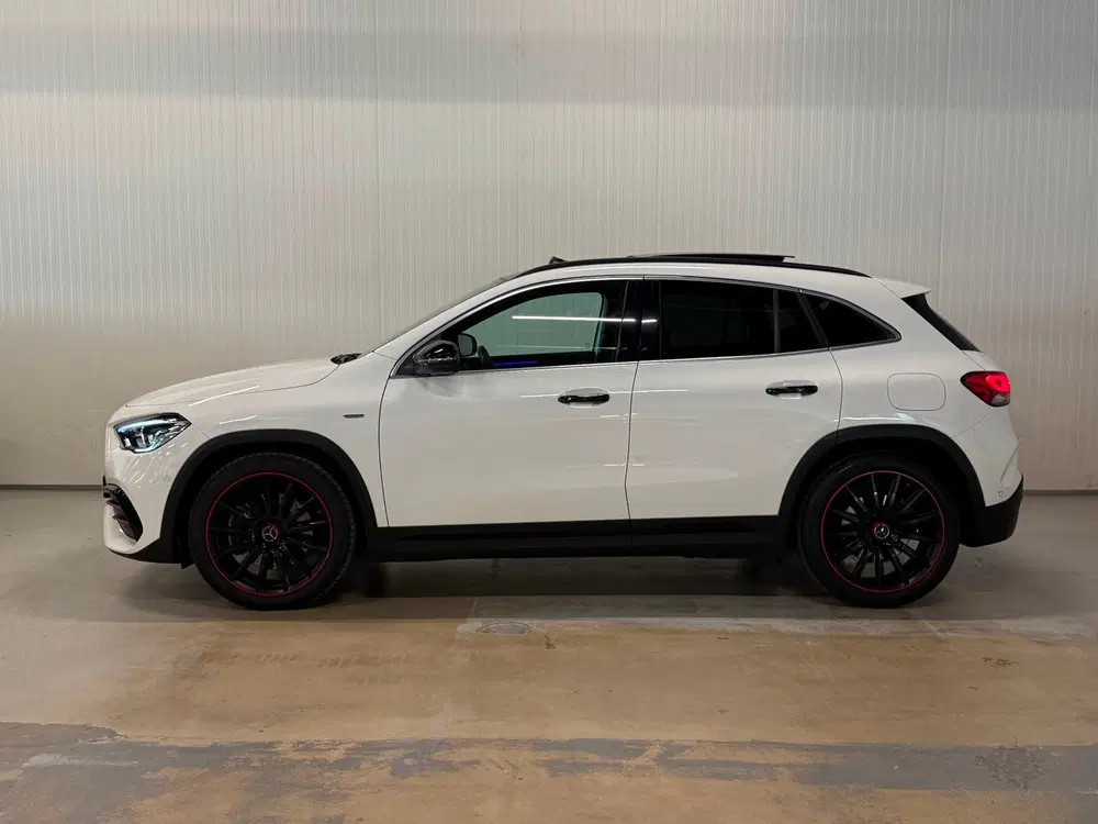 Mercedes-Benz GLA 250 4MATIC AMG Line uit 2020, foto 13