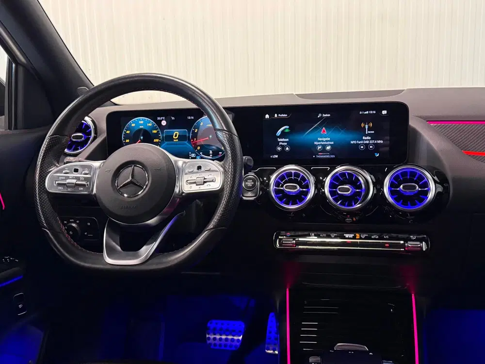 Mercedes-Benz GLA 250 4MATIC AMG Line uit 2020, foto 14