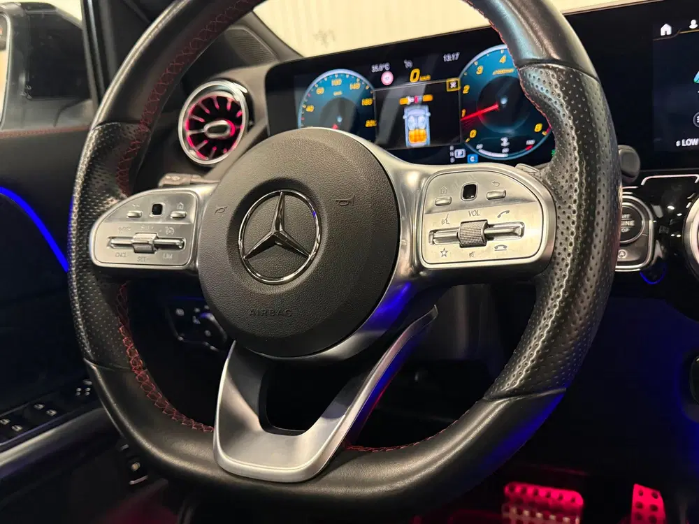 Mercedes-Benz GLA 250 4MATIC AMG Line uit 2020, foto 15