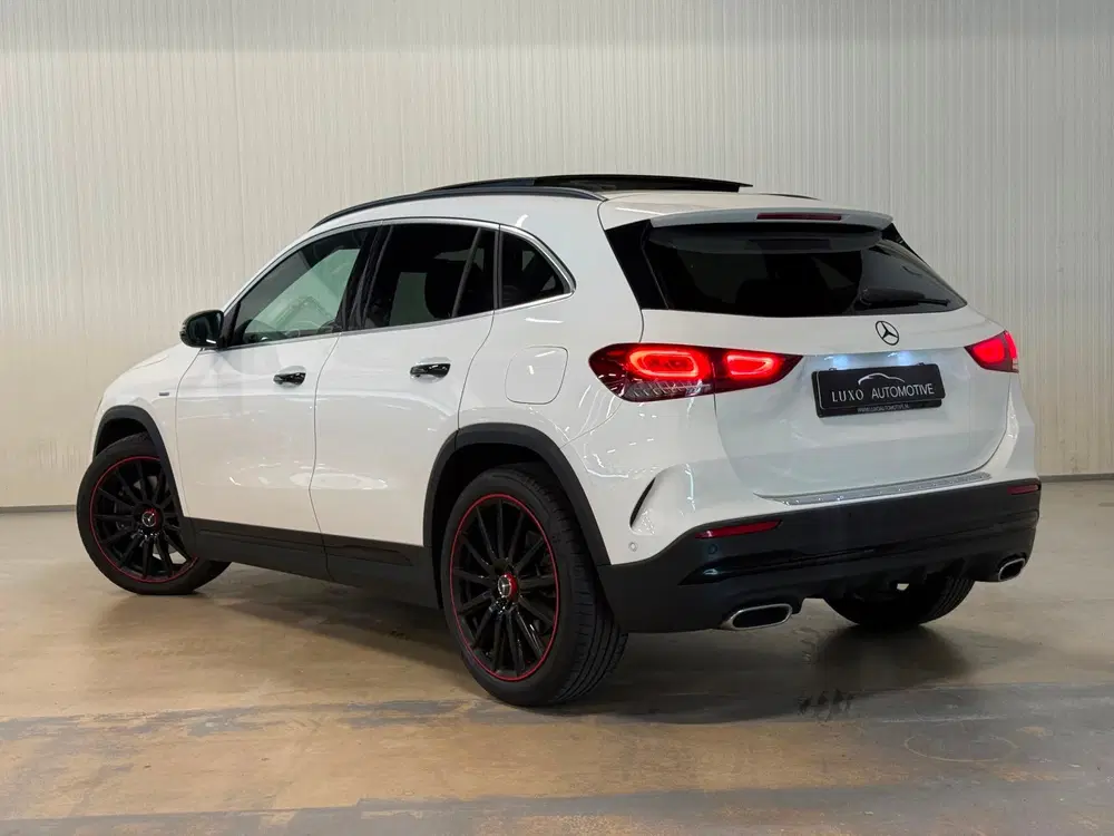 Mercedes-Benz GLA 250 4MATIC AMG Line uit 2020, foto 2