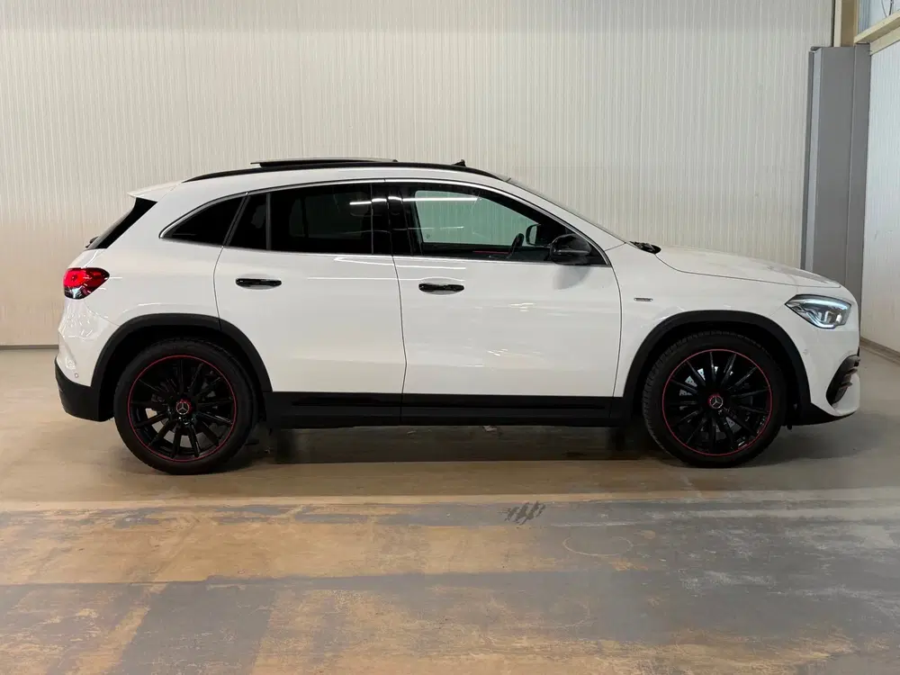 Mercedes-Benz GLA 250 4MATIC AMG Line uit 2020, foto 6