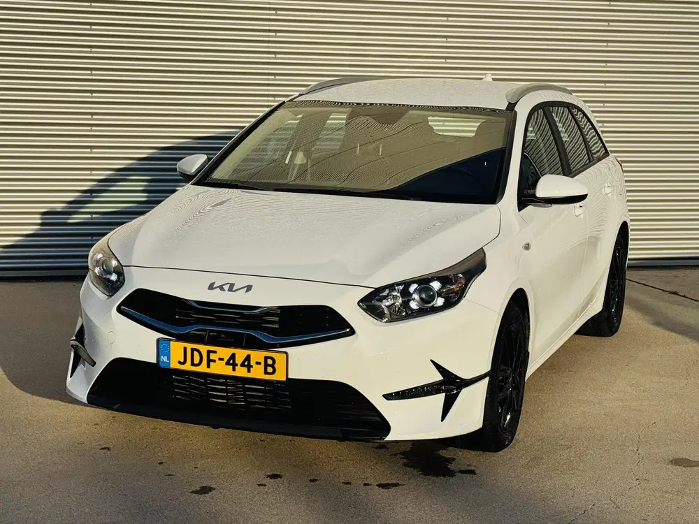 Kia Ceed 1.0 T-GDi ComfortLine Black Wheels + 4 uit 2025, foto 2