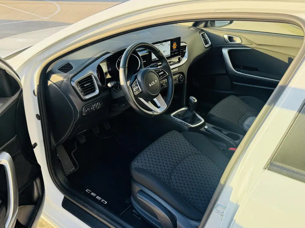 Kia Ceed 1.0 T-GDi ComfortLine Black Wheels + 4 uit 2025, foto 3