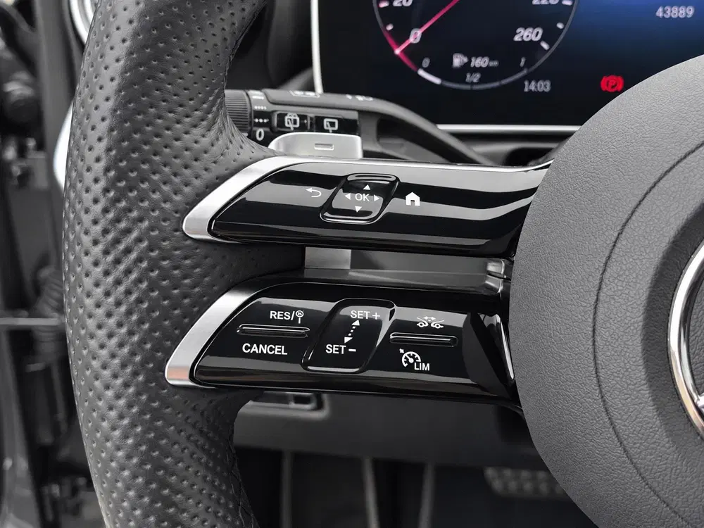 Mercedes-Benz C-Klasse 300 e Star Edition uit 2025, foto 11