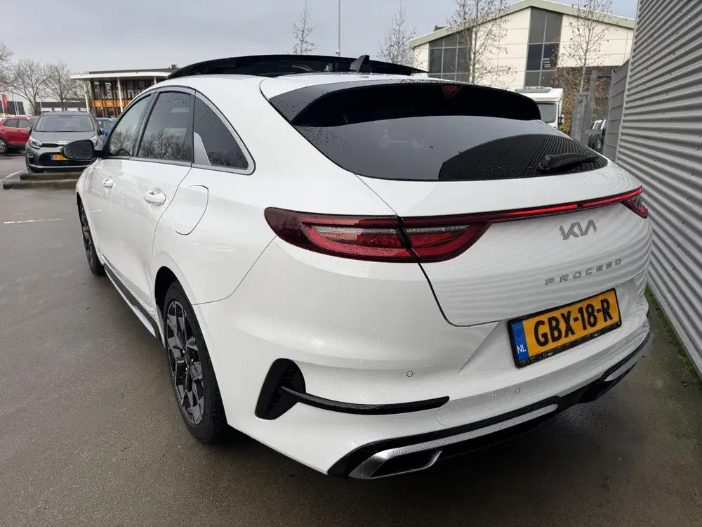 Kia ProCeed 1.5 T-GDi GT-Line Panoramadak uit 2024, foto 3