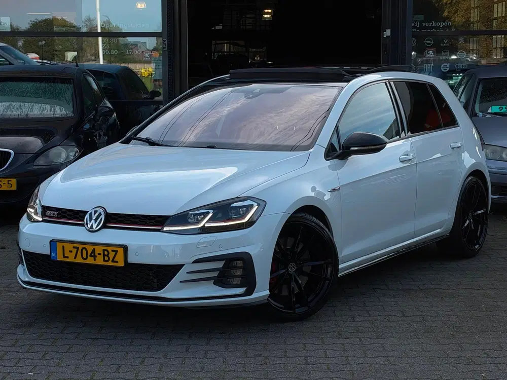 Volkswagen Golf 2.0 TSI GTI Performance PANO uit 2020, foto 2