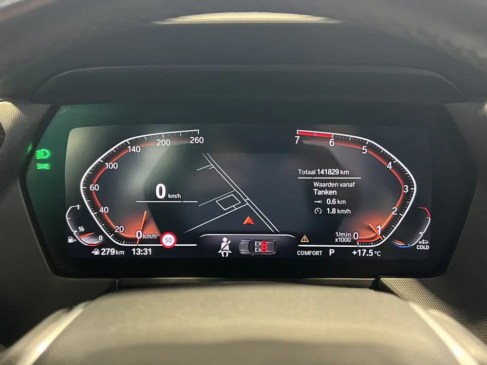 BMW 1-serie 118i Executive Edition uit 2020, foto 10