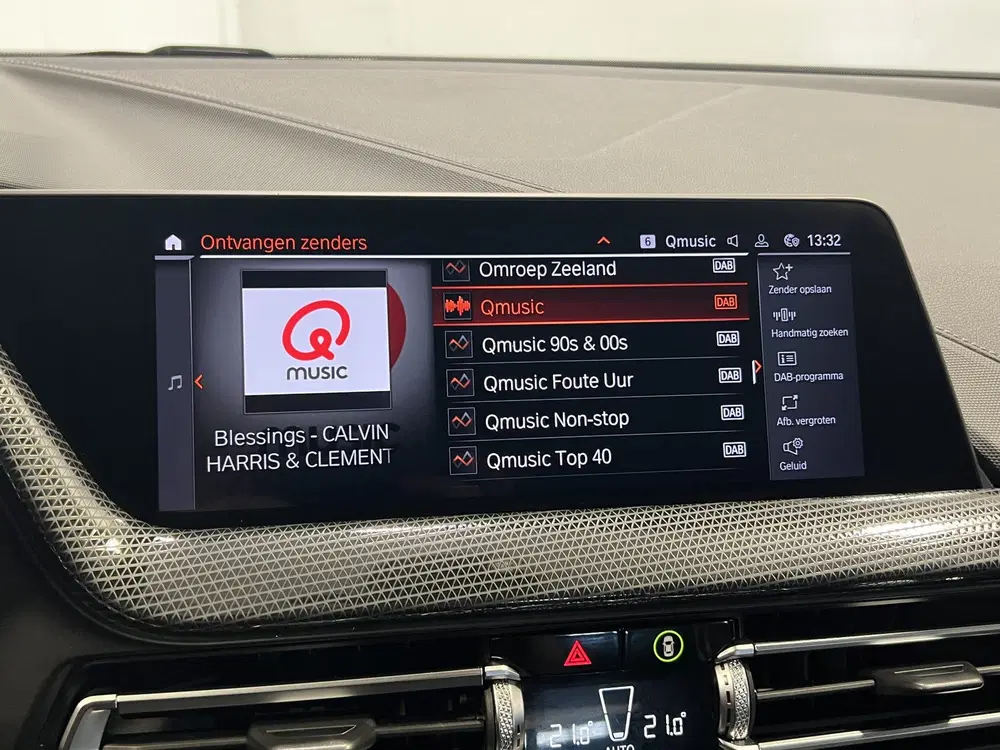 BMW 1-serie 118i Executive Edition uit 2020, foto 11