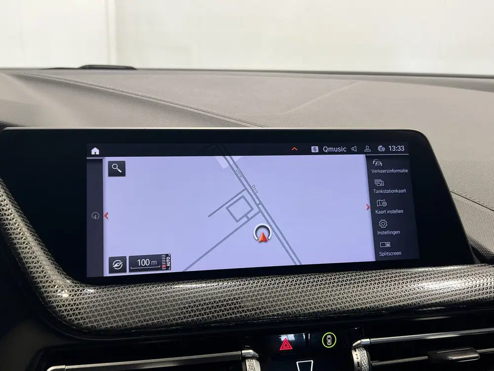 BMW 1-serie 118i Executive Edition uit 2020, foto 13