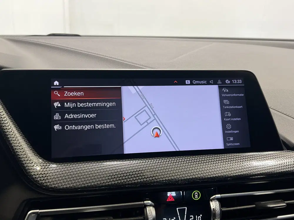 BMW 1-serie 118i Executive Edition uit 2020, foto 15