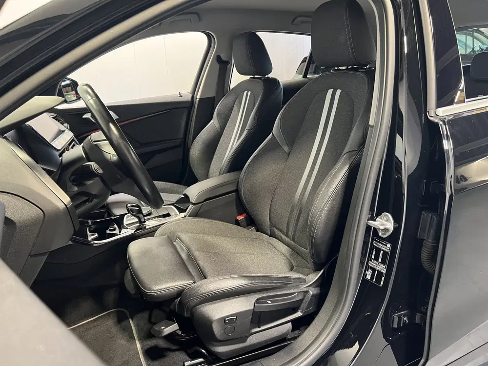 BMW 1-serie 118i Executive Edition uit 2020, foto 6