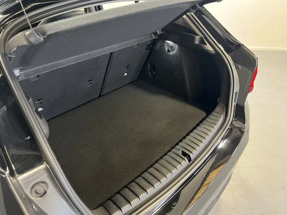BMW 1-serie 118i Executive Edition uit 2020, foto 8