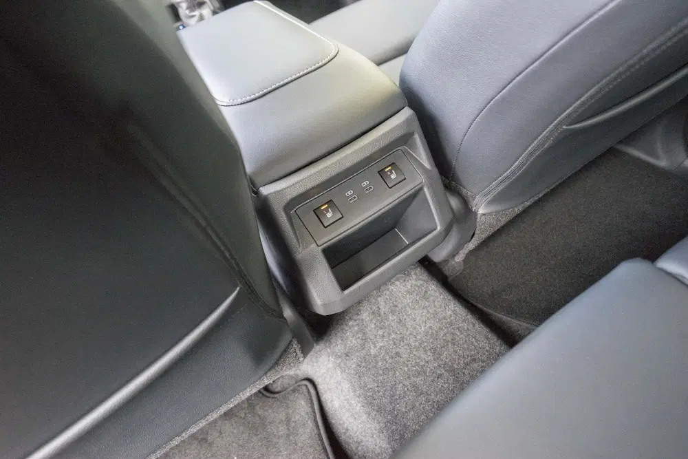 Toyota Hilux 2.8 D-4D Hybrid Invincible JBL Full Option uit 2026, foto 15