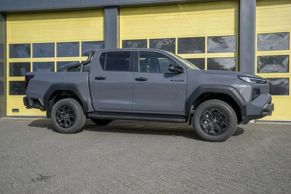 Toyota Hilux 2.8 D-4D Hybrid Invincible JBL Full Option uit 2026, foto 2