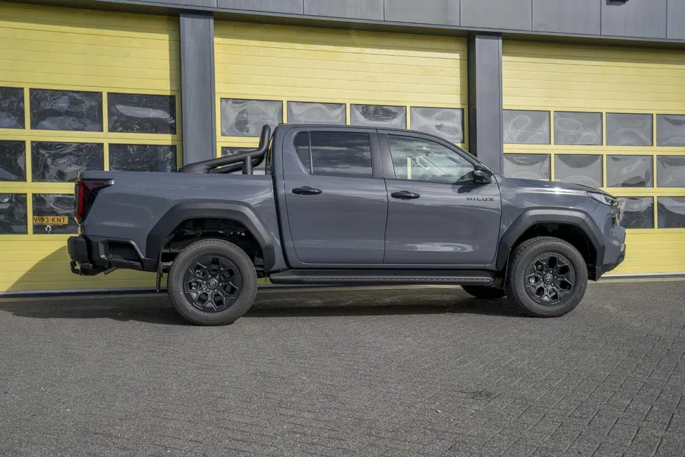 Toyota Hilux 2.8 D-4D Hybrid Invincible JBL Full Option uit 2026, foto 3