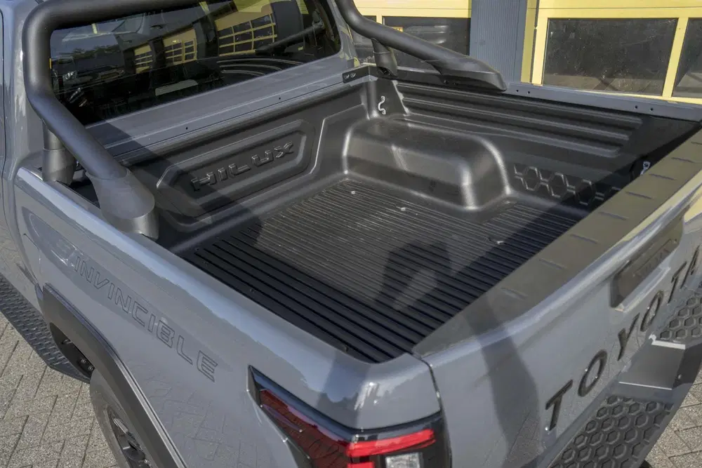 Toyota Hilux 2.8 D-4D Hybrid Invincible JBL Full Option uit 2026, foto 6