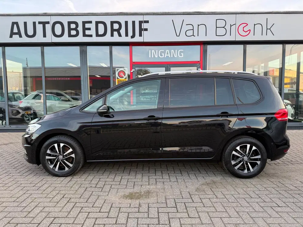 Volkswagen Touran 1.0 TSI uit 2019, foto 2