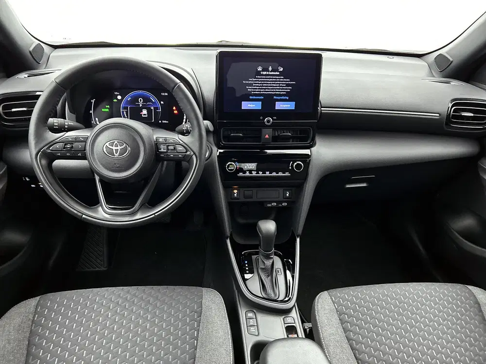 Toyota Yaris Cross 1.5 Hybrid 115 First Edition + uit 2025, foto 4