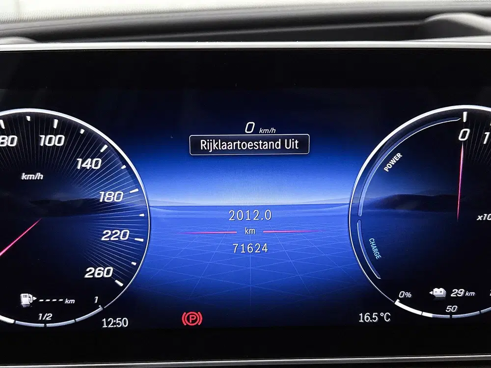 Mercedes-Benz C-Klasse 300 e Star Edition AMG Line Pl uit 2023, foto 6