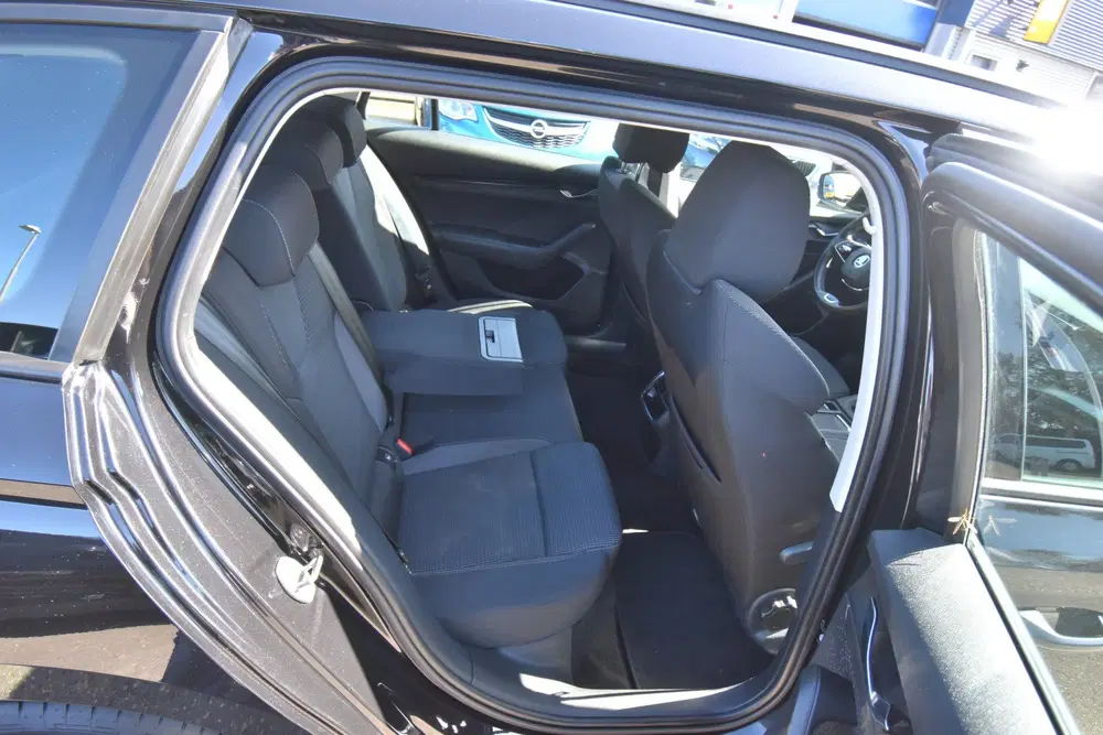 Skoda Octavia 1.0 e-TSI Business Edition uit 2022, foto 11
