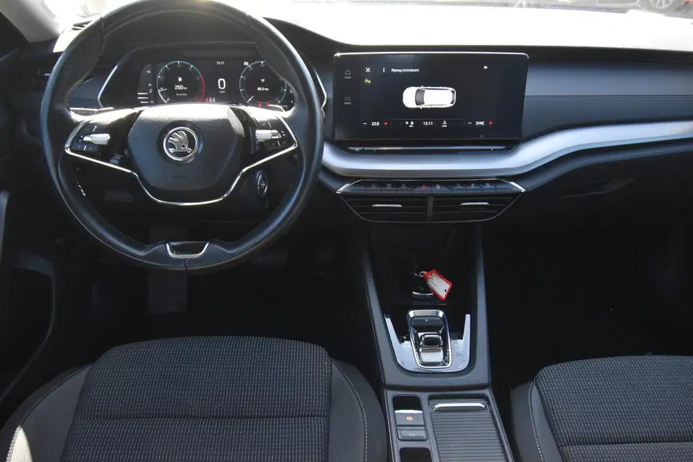 Skoda Octavia 1.0 e-TSI Business Edition uit 2022, foto 3
