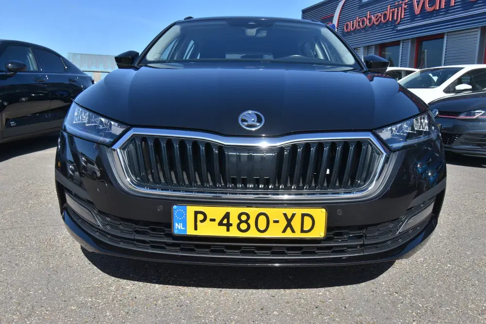 Skoda Octavia 1.0 e-TSI Business Edition uit 2022, foto 4