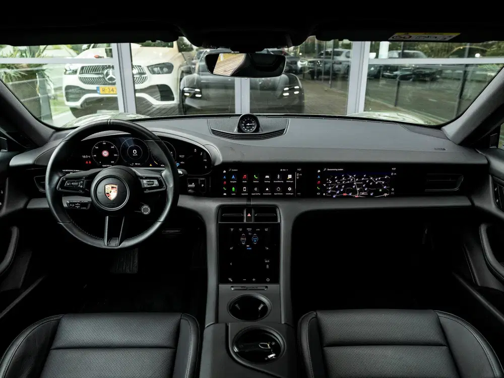 Porsche Taycan Sport Turismo 79 kWh uit 2023, foto 12