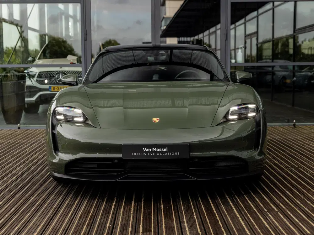 Porsche Taycan Sport Turismo 79 kWh uit 2023, foto 2