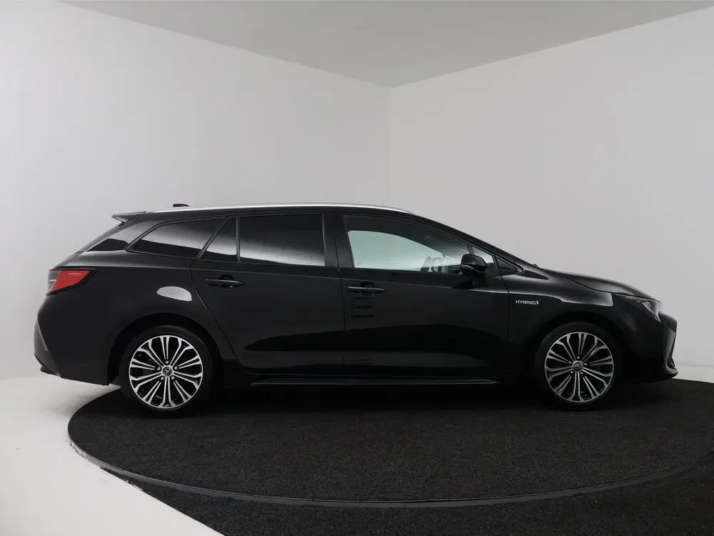 Toyota Corolla 2.0 Hybrid First Edition uit 2019, foto 4
