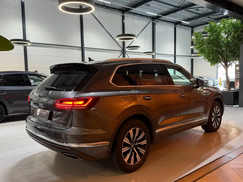 Volkswagen Touareg 3.0 TSi eHybrid 4MOTION 381PK Elegance BO uit 2023, foto 2