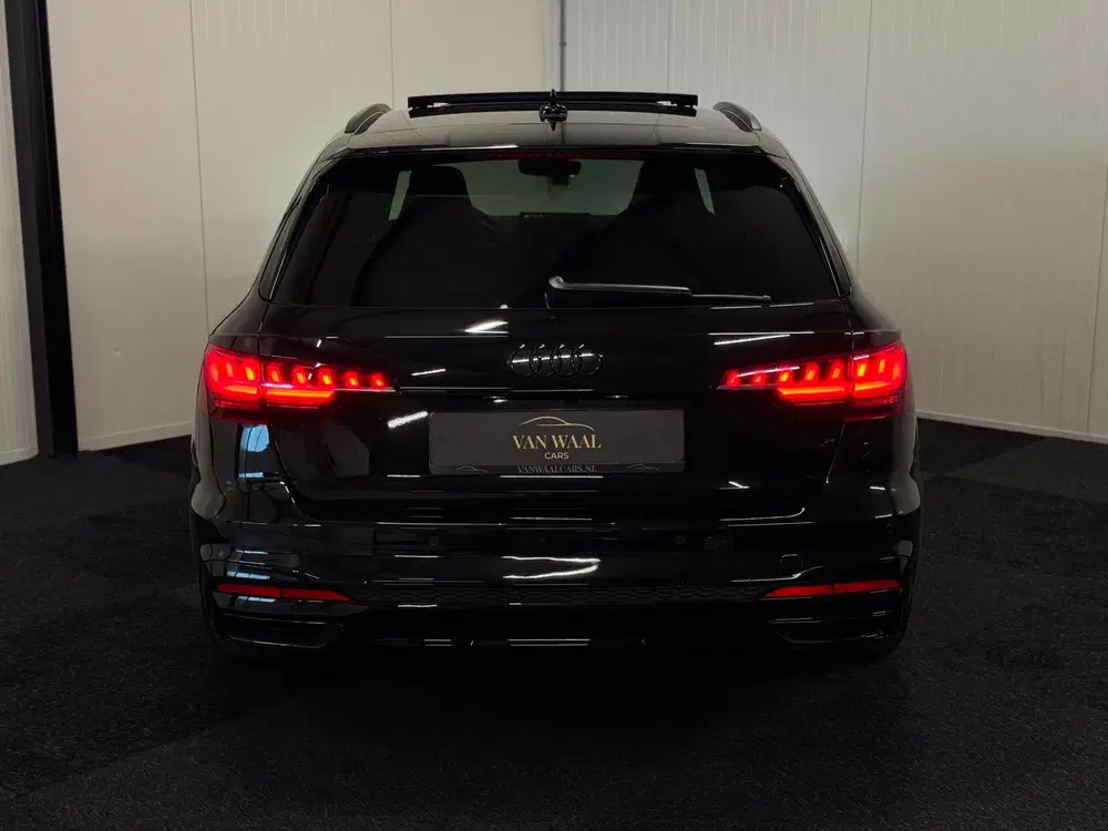 Audi A4 35 TDI S-Line Competition 2022 163PK PANO uit 2022, foto 14