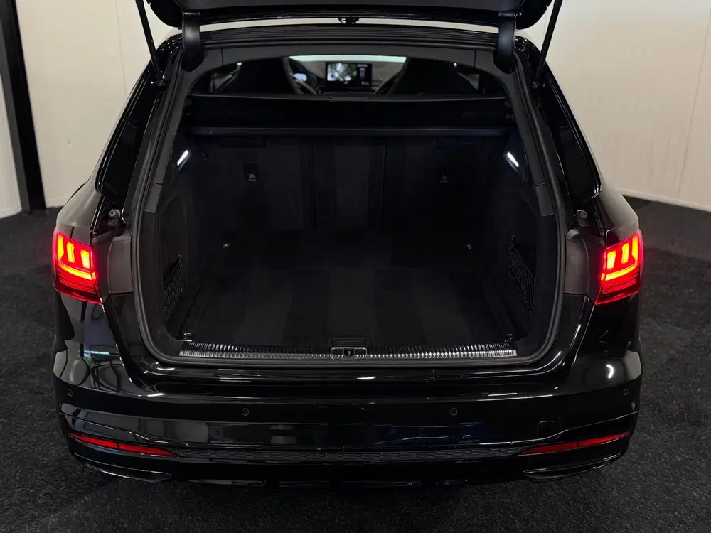Audi A4 35 TDI S-Line Competition 2022 163PK PANO uit 2022, foto 15